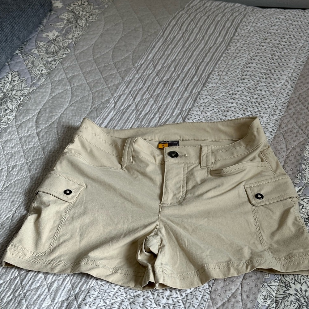 Eddie Bauer cargo shorts size 0
Never worn, NWOT